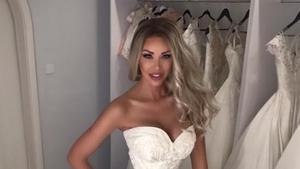 Bianca Drăguşanu a îmbrăcat o rochie de mireasă, însă ochii tuturor au fost la burtică!
