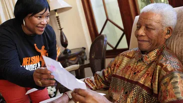Coincidenta CUTREMURATOARE: Vezi ce facea fiica lui Nelson Mandela chiar in timp ce tatal ei isi dadea ultima suflare