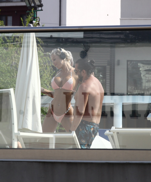 Loredana a petrecut cu prietenii la piscină