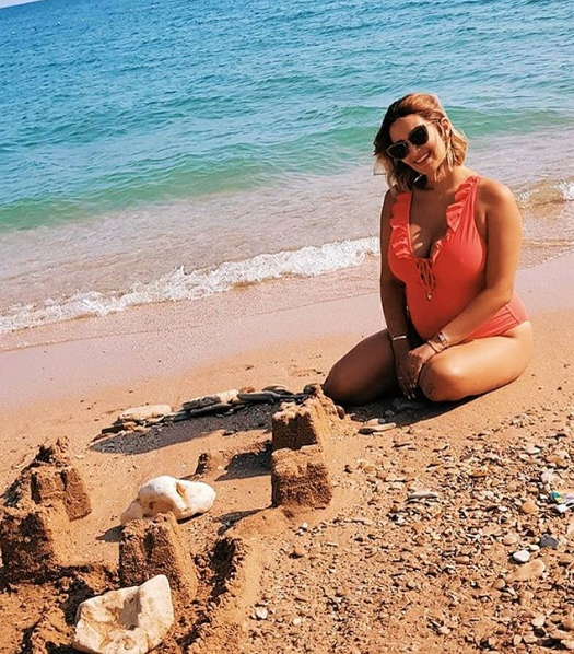 Ela Crăciun, pictorial sexy înainte să nască! Cum arată prezentatoarea de la Antenă și cât s-a îngrășat