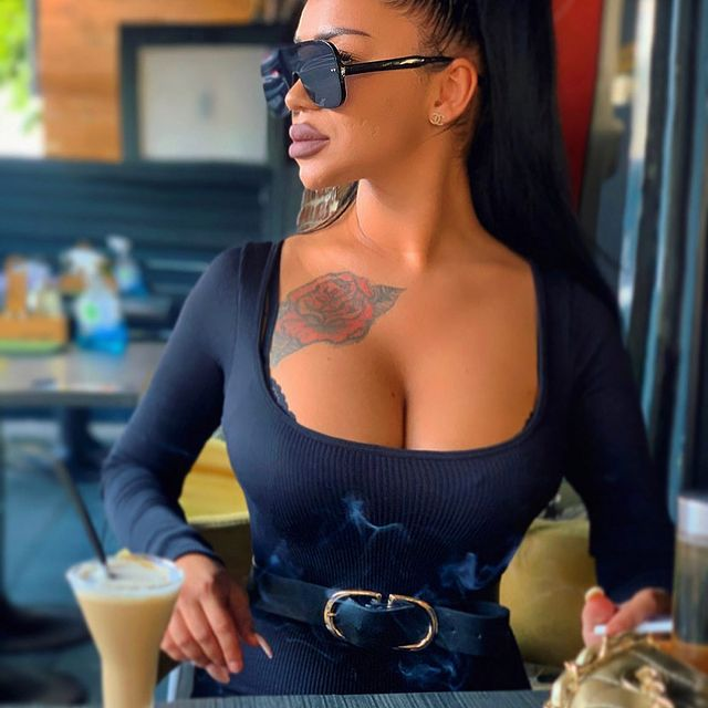 Alexandra, cea mai sexy brunetă