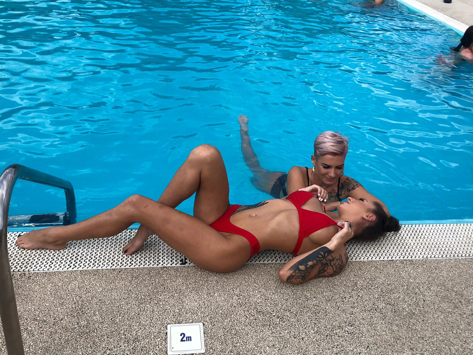 Fosta concurentă de la Puterea Dragostei, show erotic la piscină