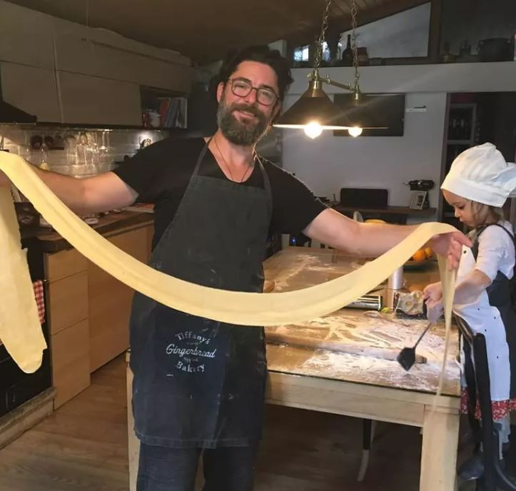 Cât de mari sunt fiicele lui Dan Bordeianu. Ce abordare de parenting a ales după ce s-a retras din showbiz