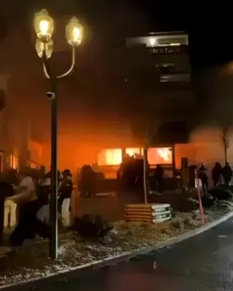 Fiul unui celebru cântăreț a fentat moartea! Urma să petreacă Revelionul în „Le Constellation”, dar s-a răzgândit: „Am trecut chiar prin fața locului”