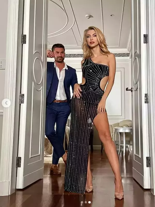 Andreea Bălan, surprinsă în compania unui cunoscut model internațional! Filmarea care a stârnit un val de controverse