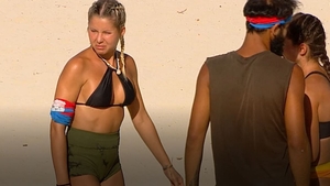 I-a "explodat" faţa la Survivor! Carmen Grebenişan nu mai arată aşa cum o ştiai. Galerie FOTO