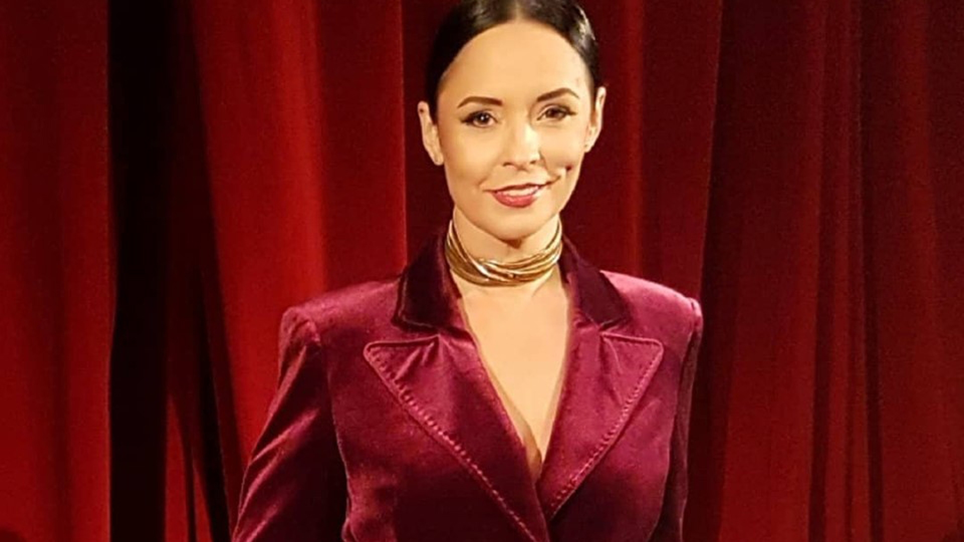 Cum arăta Andreea Marin în urmă cu 20 de ani, când prezenta ştirile la TVR