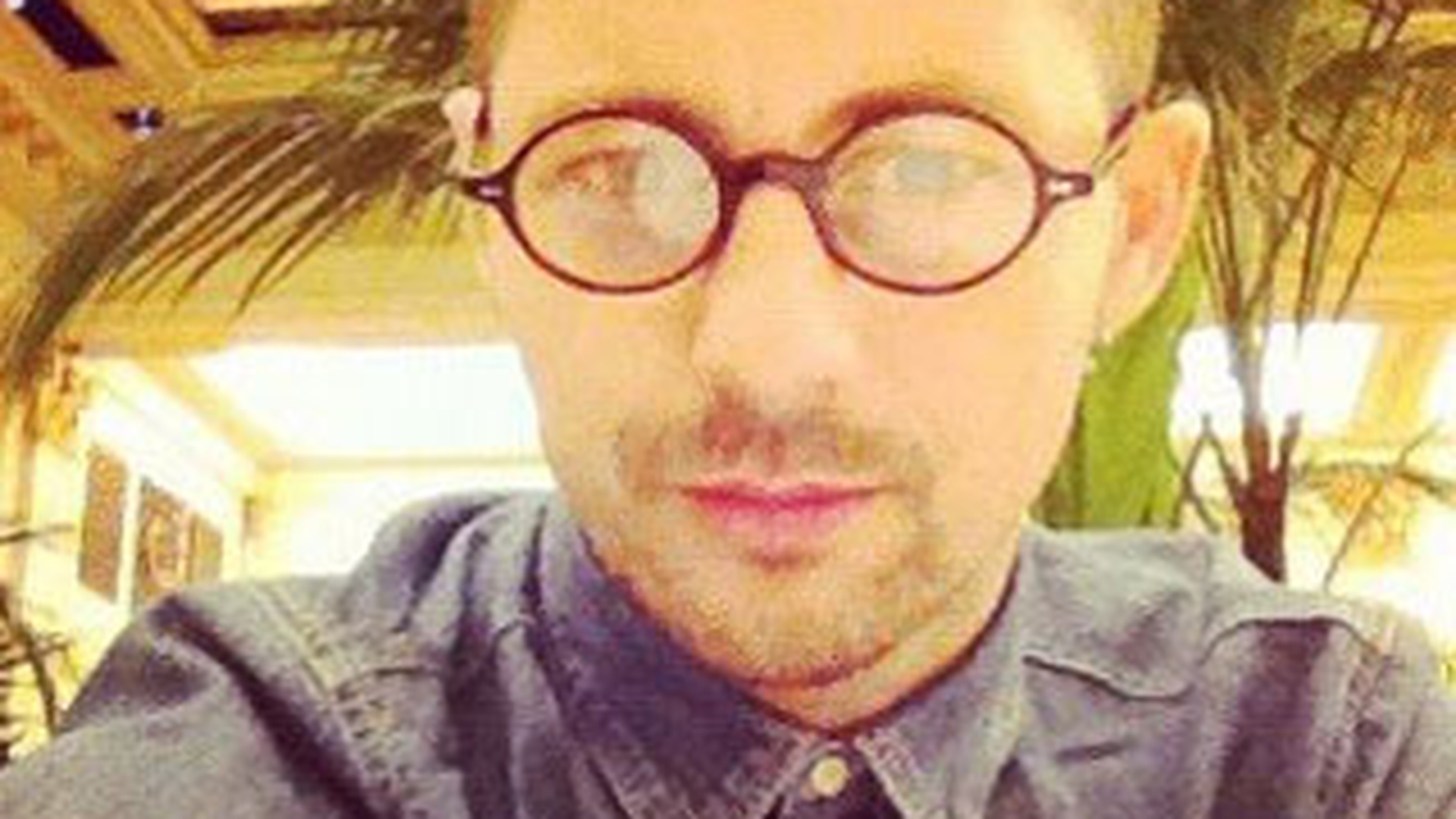 Adrian Sina, desprins din filmele cu Harry Potter! Uite ce ochelari poarta!