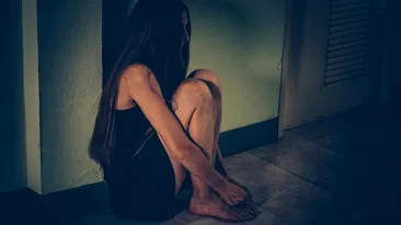 O minoră de 14 ani a fost convinsă de propriul iubit, prin metoda „Loverboy”, să se prostitueze