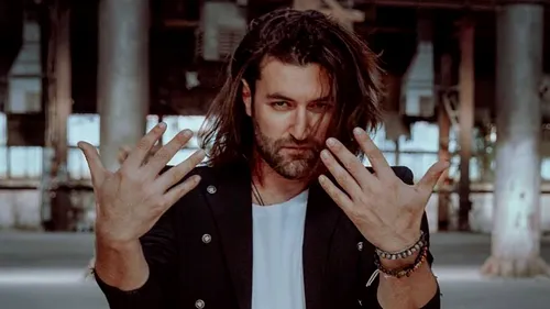 Adio, Gina Pistol! Smiley, apropiere suspectă de o celebră cântăreață din România