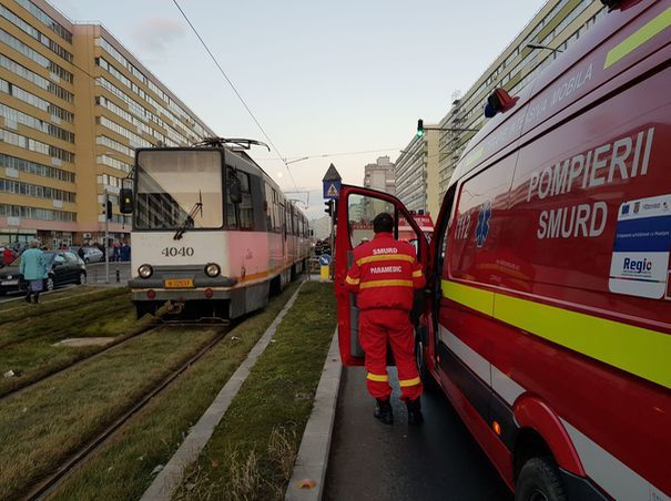 Accident teribil în Capitală! O femeie a murit călcată de tramvai