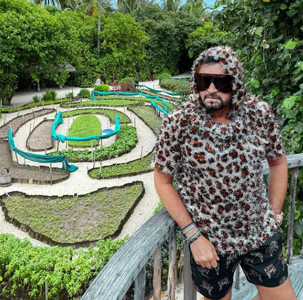 Cum a apărut îmbrăcat Cătălin Botezatu în Maldive. Asiaticii au râs în hohote când l-au văzut așa