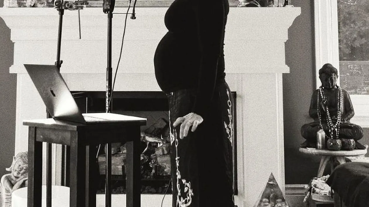 Veste bombă în snowbiz! Cântăreața e însărcinată pentru a treia oară. A confirmat zvonurile din ultima perioadă