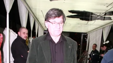 Pentru a-si onora publicul, actorul Serban Ionescu a urcat pe scena dupa o operatie dificila la coloana!