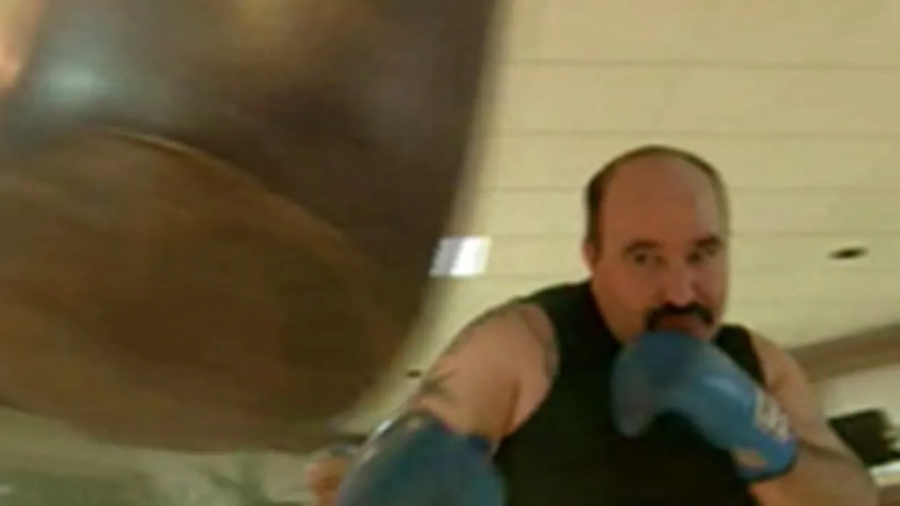 Nutu Camataru, premiat de “Don King de Romania”! “O medalie prea mica pentru un om asa mare”, fiindca promoveaza tinerii boxeri!