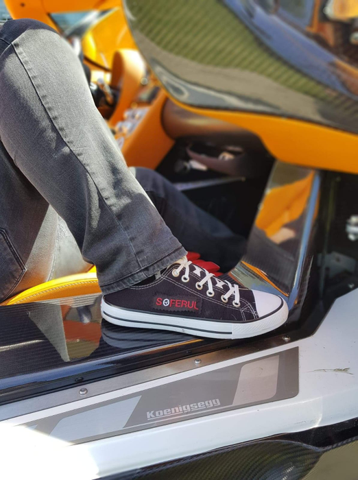 El e primul român care conduce bolidul Koenigsegg CCXS, mașină unicat de 1,2 milioane de euro
