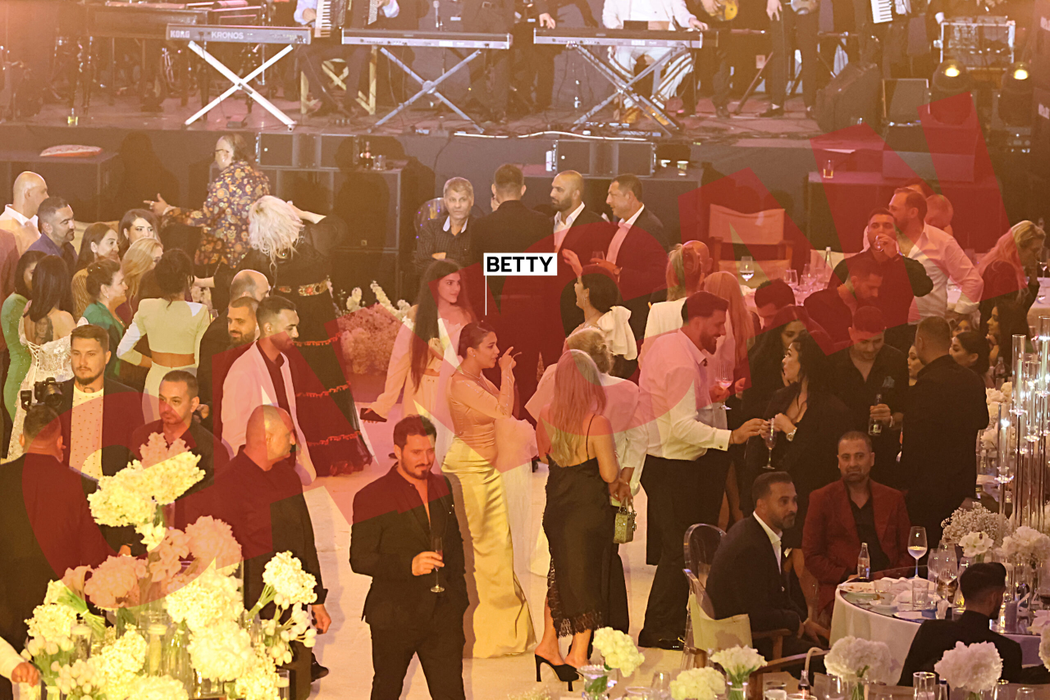 Betty Stoian a "prins" buchetul  (Foto: CANCAN.RO)