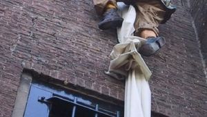 Evadare ca-n filme dintr-o închisoare din Italia! Un român și un marocan au evadat folosind cearșafuri înnodate