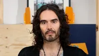 Russel Brand, în mijlocul unui scandal uriaş! Cinci femei au depus mărturie împotriva lui. De ce este acuzat