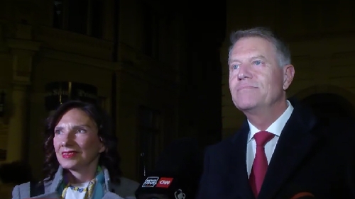 Cum a venit îmbrăcată Carmen Iohannis la slujba de Înviere din Sibiu. Prima Doamnă a României a atras toată atenția