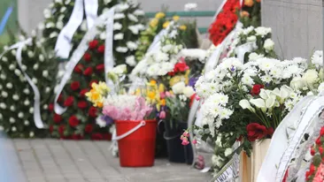 Mica de la Abracadabra, îngropată în flori! Au scos afară coroanele care nu mai aveau loc în biserică!Vezi cine şi-a amintit de ea