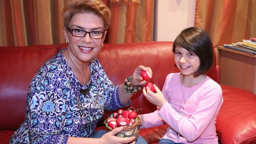 TEO TRANDAFIR le-a arătat tuturor cum s-a aranjat pentru PAŞTE, alături de fiica ei, MAIA! Imaginile au strâns mii de like-uri