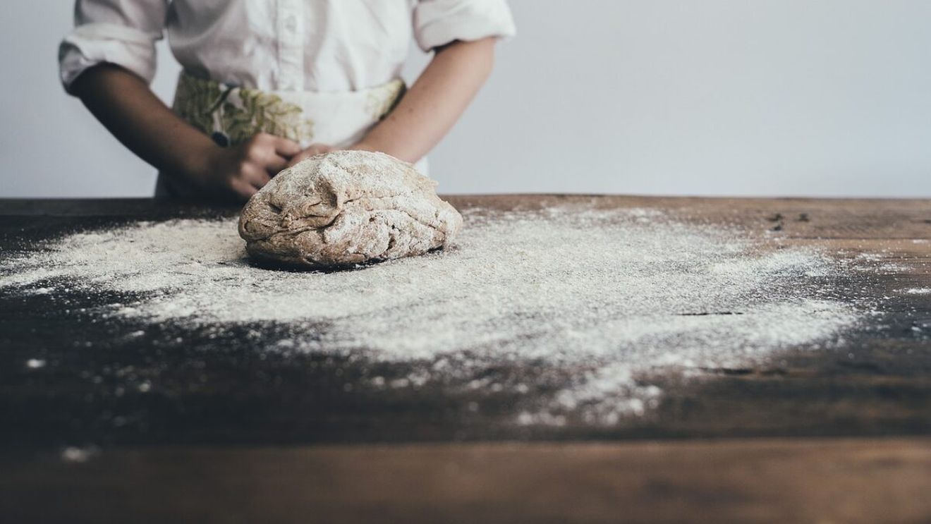 NU E BANC! Ce salariu are un brutar în Elveția. Cât câștigă lunar, de fapt