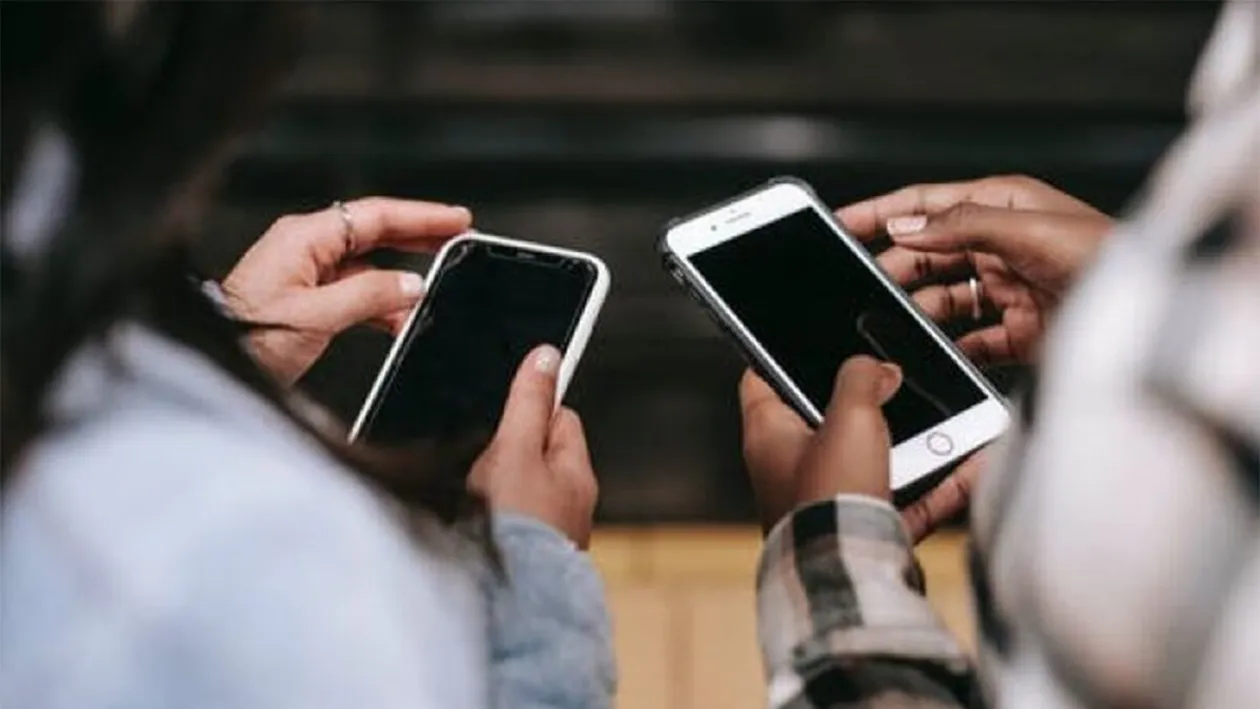 Studiu șoc: telefonul înainte de 12 ani îngrașă, deprimă și strică somnul copiilor