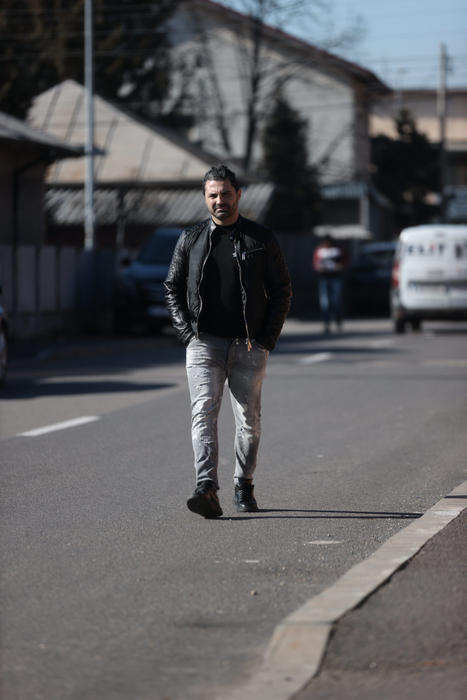 Pepe a făcut o plimbare pe jos, singur și îngândurat (Foto: CANCAN.RO)