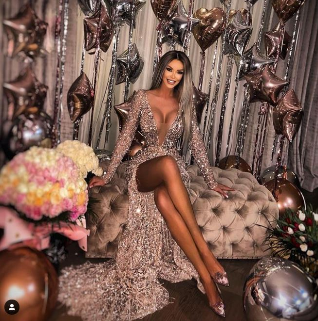 Bianca Drăgușanu, suspectată că s-ar fi căsătorit în secret cu Gabi Bădălău? “Port zâmbetul pe care tu mi l-ai dat și rochia visurilor mele” | FOTO