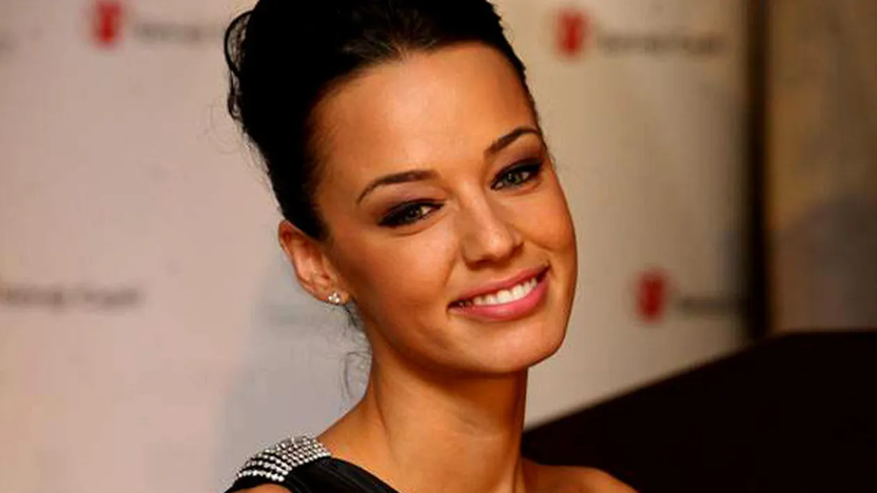 Deformata la fata ca dupa o bataie sora cu moartea! Cum a ajuns sa arate acum una dintre cele mai cunoscute vedete tv de la noi!