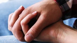 Elev din Botoșani, sărutat de propriul profesor. Cazul s-a petrecut la Liceul Ștefan Luchian din Ștefănești