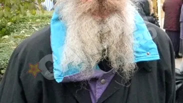 Politia a prins un fals calugar ninja la Mitropolie. Era inarmat pana-n dinti!