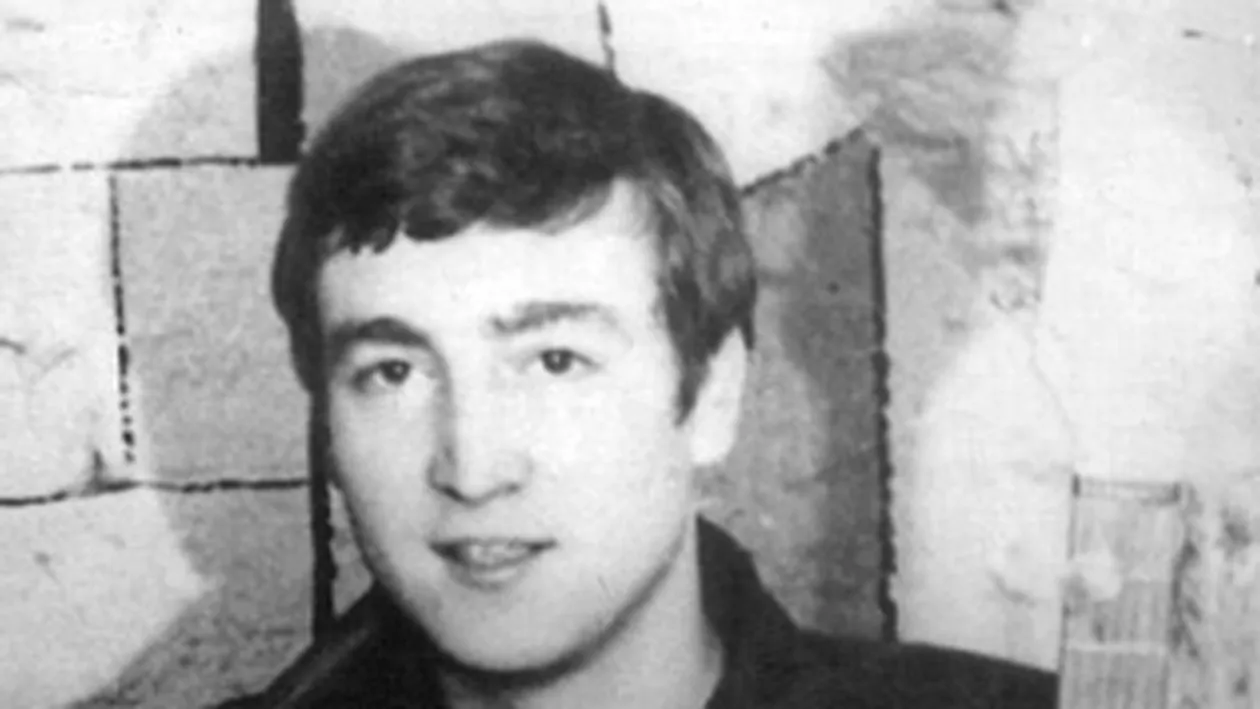 Un bilet scris de John Lennon, scos la licitatie pentru 154.000 de dolari