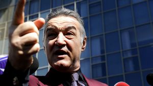 Gigi Becali a fost amendat de FRF cu 15.000 de lei din cauza declaraţiilor discriminatorii la adresa femeilor