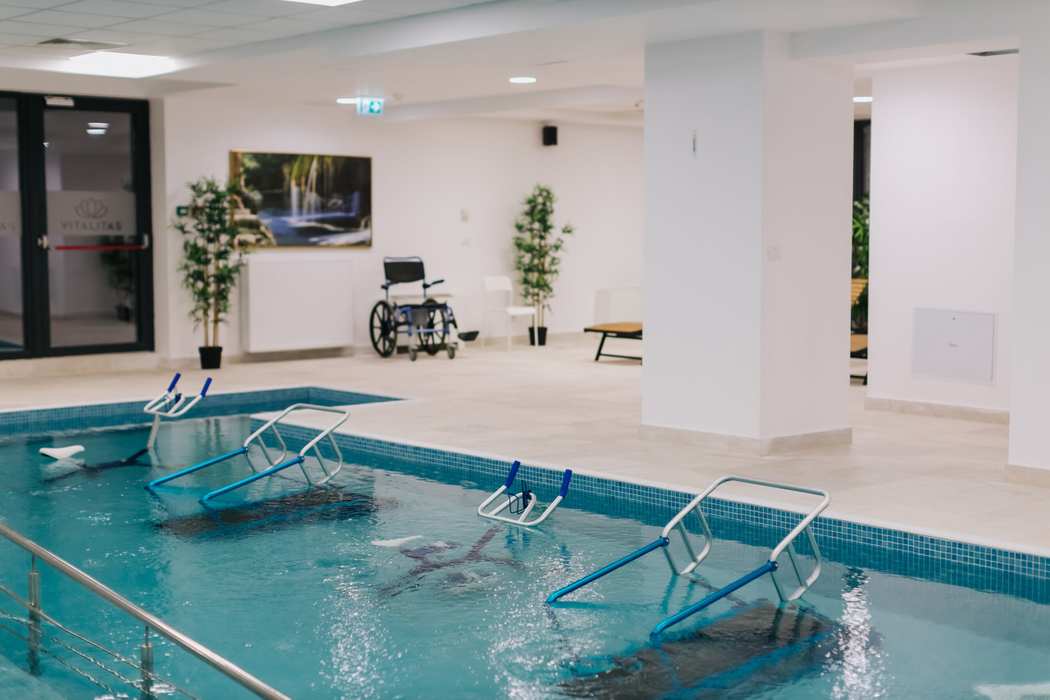 Piscină de hidroterapii cu biciclete medicinale și bandă