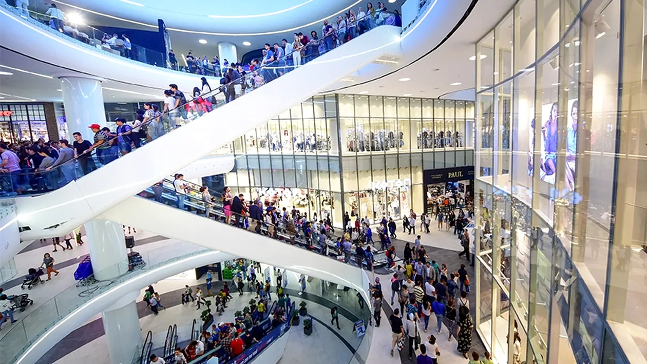 Mall-urile îşi reduc programul de funcţionare din cauza epidemiei de coronavirus