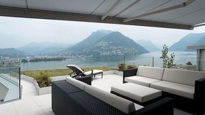 (P) De ce sunt copertinele retractabile esențiale pentru un balcon confortabil?