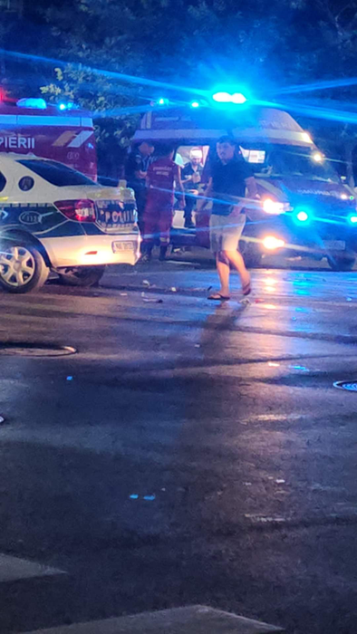 Accident grav în București, pe o arteră principală - două persoane au ajuns la spital