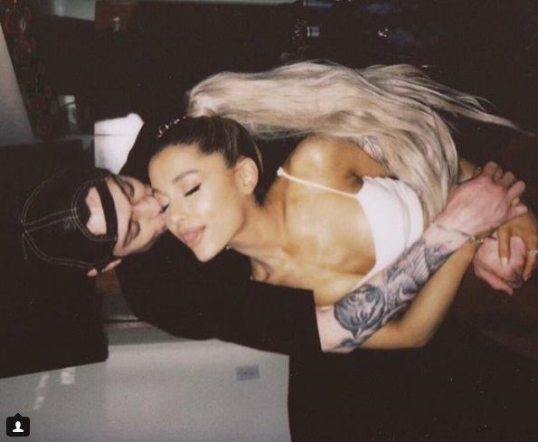 Ariana Grande s-a logodit! Cine este actorul cunoscut care a cerut-o de sotie la nici o lună de când și-au început relația