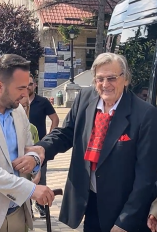 Cum arată Florin Piersic la 90 de ani? Actorul n-a renunțat la aparițiile publice