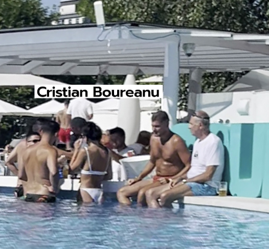 Cristian Boureanu, la piscină alături de câțiva prieteni