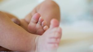 Tragedie fără margini în Bistrița-Năsăud! Un bebeluș de 4 luni a fost găsit fără suflare în pătuț