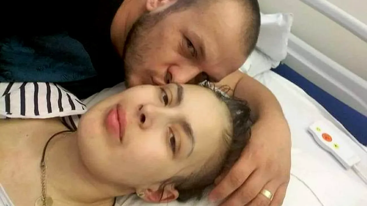 Imagini tulburătoare de la înmormântarea Cristinei Manea, tânăra care a aflat că are cancer în ziua în care a născut