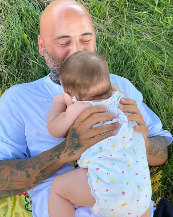 Matteo a trecut prin clipe de groază! Un copac s-a prăbușit în locul în care fiica lor se juca: „A căzut peste bancă…”