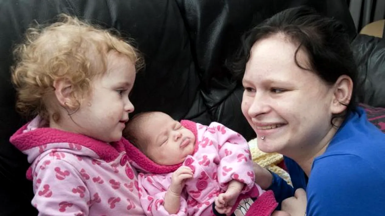 Incredibil! A născut o fetiţă sănătoasă după ce medicii i-au spus de două ori că şi-a pierdut copilul!