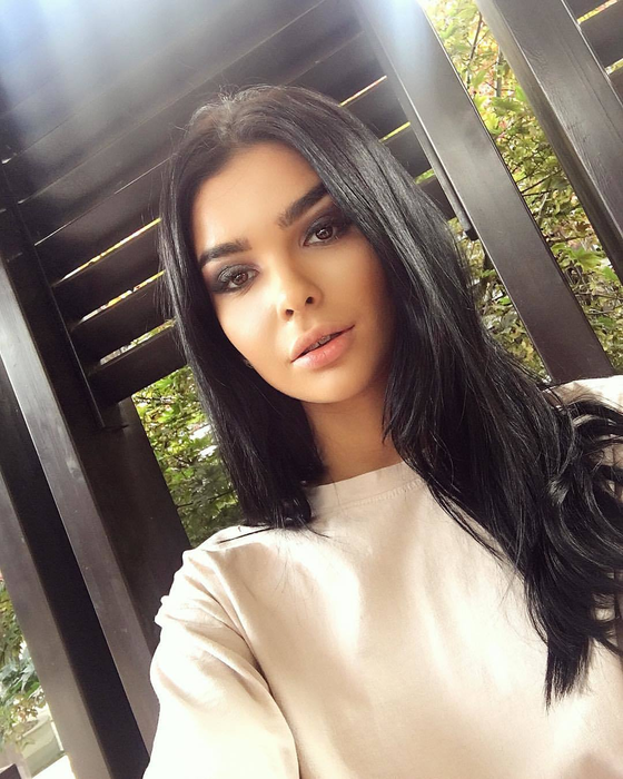 Andreea Mironescu este o tânără cu legături în lumea modei