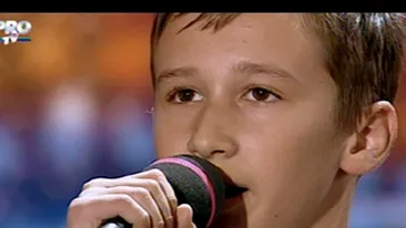 VIDEO Micul Pavarotti a ridicat publicul in picioare la Romanii au talent! Andra a exclamat: In sfarsit mi s-a facut pielea de gaina!