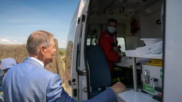 Un militar a leșinat lângă Klaus Iohannis, la o ceremonie desfășurată la Cincu. Cum a reacționat președintele