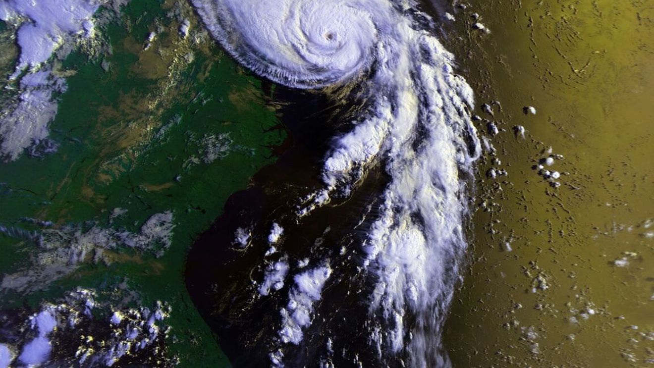 Europa, lovită de uraganul Kirk! Ce țări vor fi afectate de ploile torențiale și vântul puternic